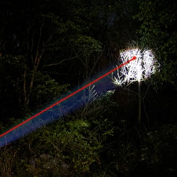Taktická svítilna s laserem na 11mm a 22mm (6)